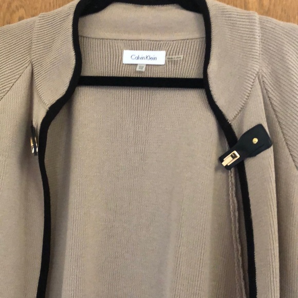 CK Calvin Klein Cape. One Size - Picture 2 of 3